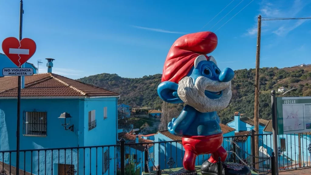 El curioso pueblo de Júzcar, el único de España pintado completamente de azul 1 Moncloa España