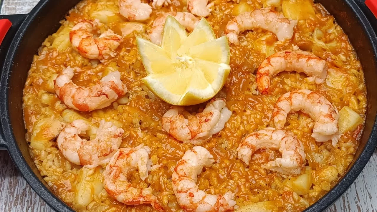 Despídete de la paella y prueba el cremoso arroz gallego con gambas 4 Moncloa DISFRUTANDO DEL ARROZ GALLEGO CON GAMBAS EN BUENA COMPAÑÍA