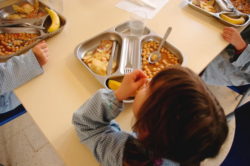 4 claves de la OCU para mejorar hoy el menú escolar de tu hijo 1 Moncloa Mejorar la calidad alimentaria del menú escolar