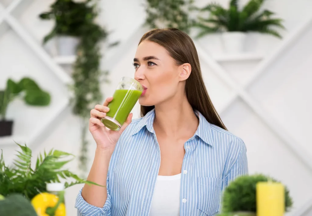 El reto de los jugos détox que transforman tu salud digestiva desde el primer zumo 2 Moncloa Hidrata el cuerpo y regula los niveles de azúcar con los jugos détox