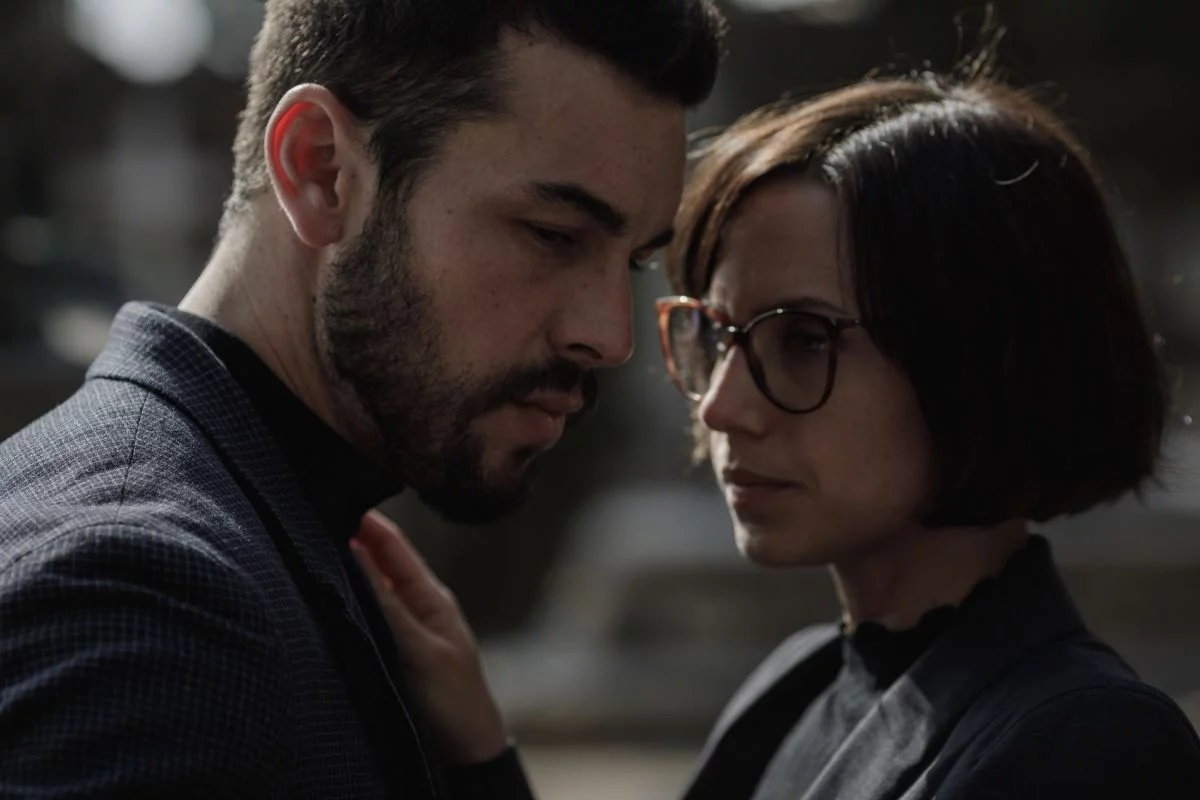 Netflix se rinde ante Mario Casas y su serie de 8 episodios con un desenlace que sorprende a todos 2 Moncloa Una serie con el sello personal de Oriol Paulo y un gran elenco de estrellas