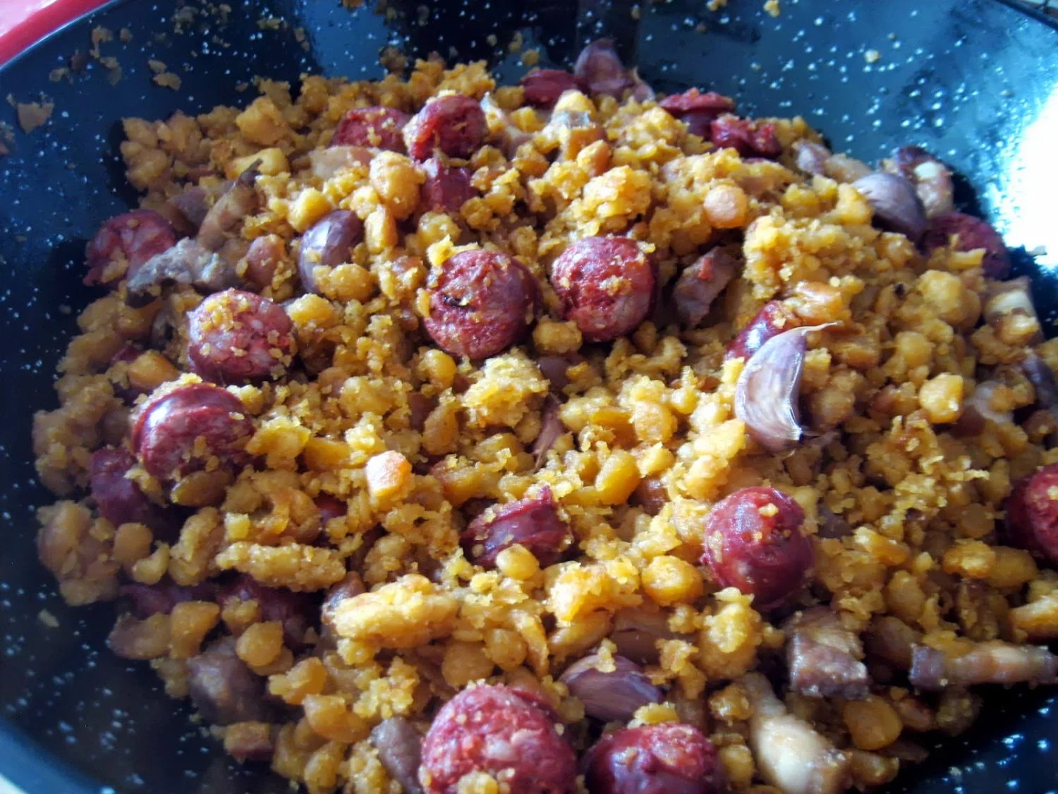 Así se preparan en Aragón las auténticas migas del pastor con un truco fácil 2 Moncloa INGREDIENTES CLAVE PARA UNAS MIGAS DEL PASTOR AUTÉNTICAS