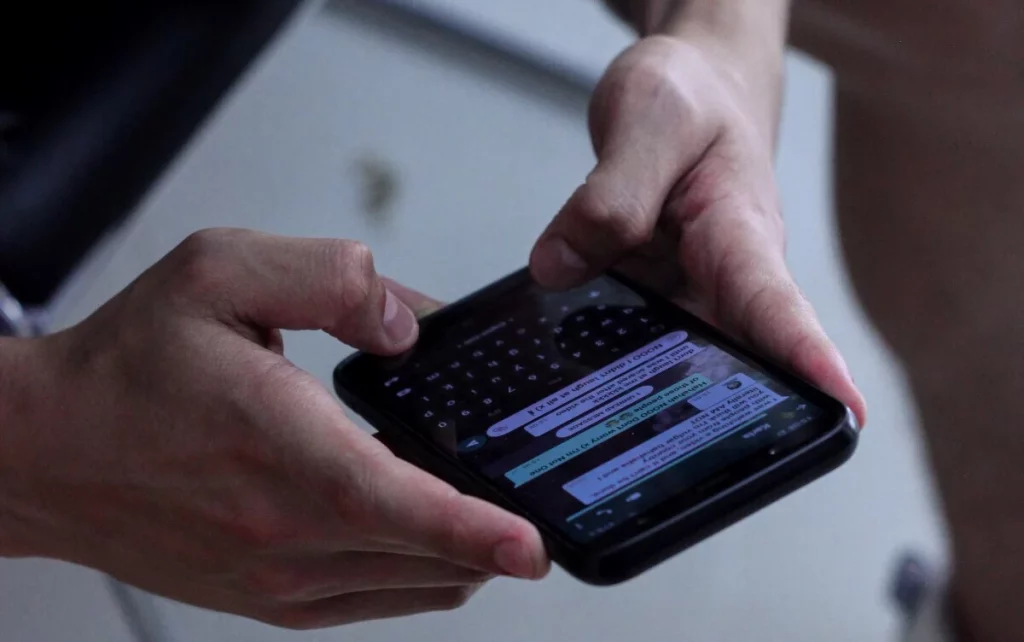 Orange aborda la solución a la principal preocupación de la familia: el uso del primer móvil 1 Moncloa moviles perderan whatsapp hoy impacto Moncloa