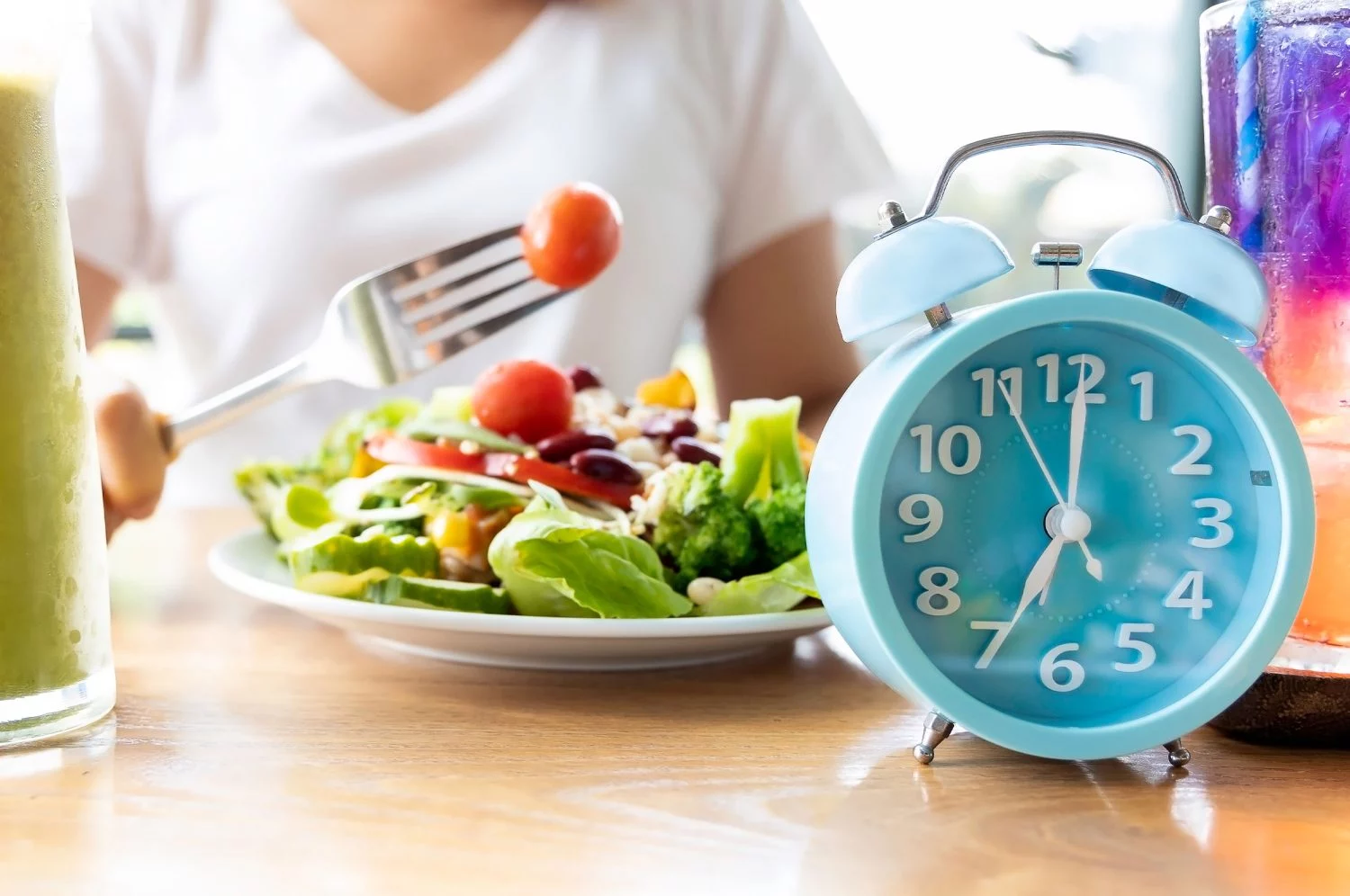 Las 3 bebidas más seguras para no romper el ayuno intermitente que no todos conocen 4 Moncloa CONSIDERACIONES IMPORTANTES PARA EL AYUNO INTERMITENTE