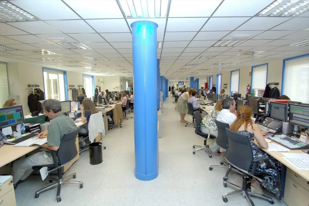 La Comunidad de Madrid continúa como motor económico de España 2 Moncloa EuropaPress 3382483 oficina gente trabajando Moncloa