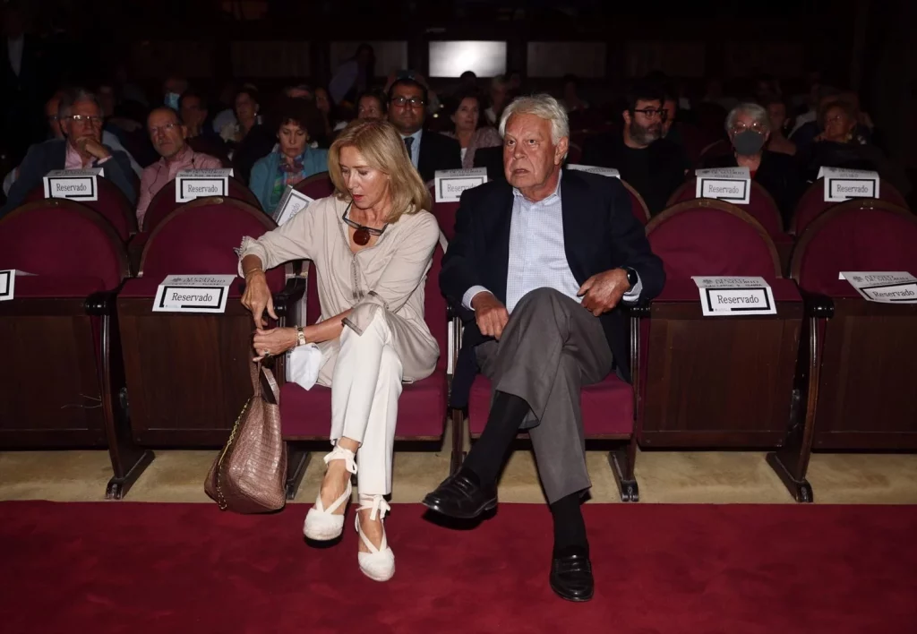 Mar García Vaquero y Felipe González.