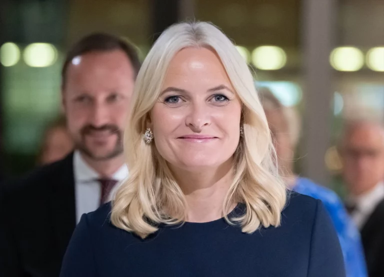 Mette-Marit recibe el alta tras su trasplante de pulmón y celebra la victoria de Noruega en el Mundial