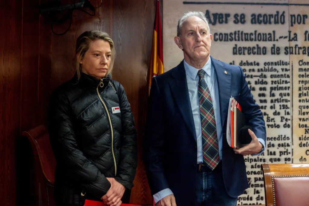 Alfonso Gil (PSOE) y Cristina Álvarez en el Senado EUROPA PRESS