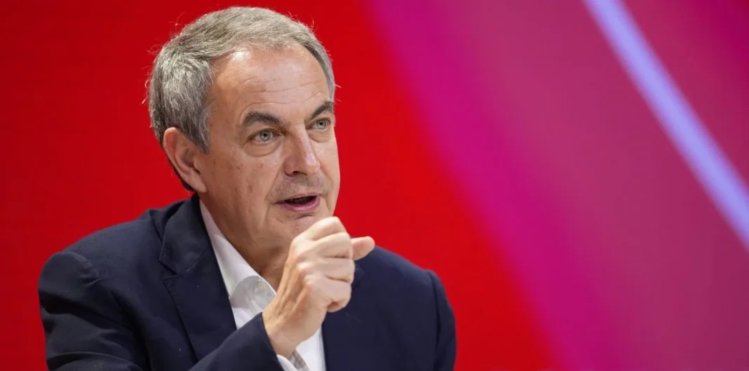 El expresidente José Luis Rodríguez Zapatero, interviene durante el ágora 'Adelantando por la izquierda a la desinformación' dentro del Congreso Federal del PSOE, a 30 de noviembre de 2024 en Sevilla (Fuente: Agencias) El expresidente José Luis Rodríguez Zapatero, interviene durante el ágora 'Adelantando por la izquierda a la desinformación' dentro del Congreso Federal del PSOE, a 30 de noviembre de 2024 en Sevilla (Fuente: Agencias)