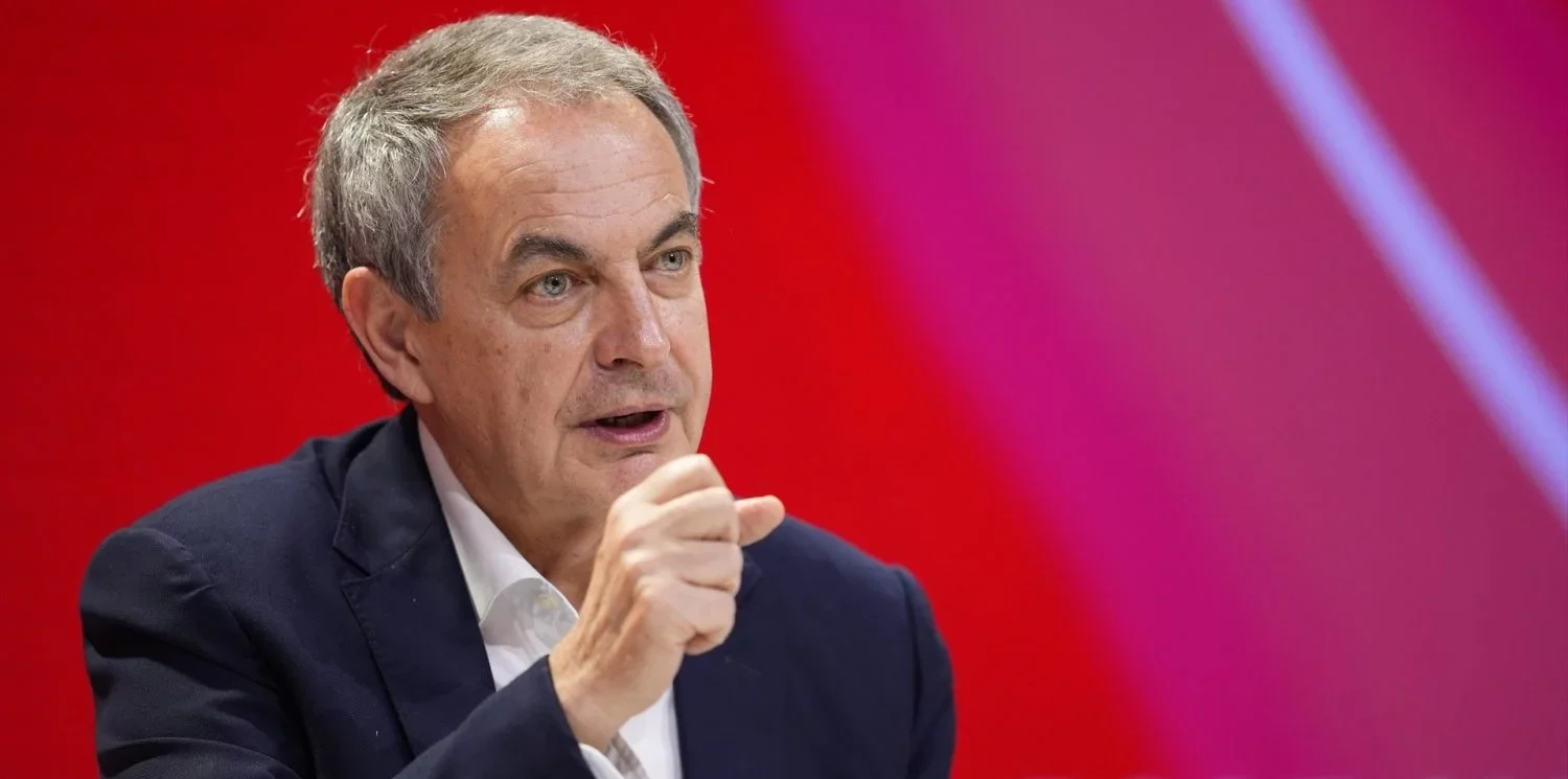 El expresidente José Luis Rodríguez Zapatero, interviene durante el ágora 'Adelantando por la izquierda a la desinformación' dentro del Congreso Federal del PSOE, a 30 de noviembre de 2024 en Sevilla (Fuente: Agencias) El expresidente José Luis Rodríguez Zapatero, interviene durante el ágora 'Adelantando por la izquierda a la desinformación' dentro del Congreso Federal del PSOE, a 30 de noviembre de 2024 en Sevilla (Fuente: Agencias)