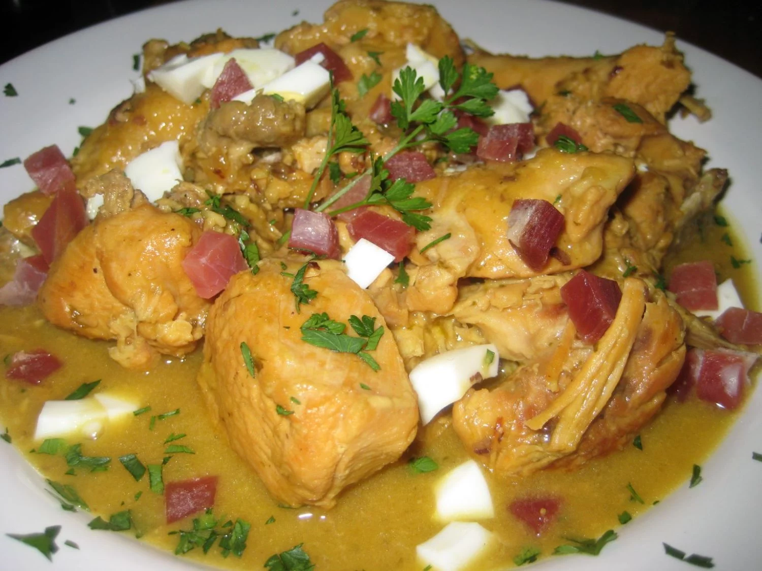 La gallina en pepitoria, el manjar aragonés que ahora puedes preparar en tu cocina 3 Moncloa ELABORACIÓN DE LA GALLINA EN PEPITORIA: UN PROCESO TRADICIONAL