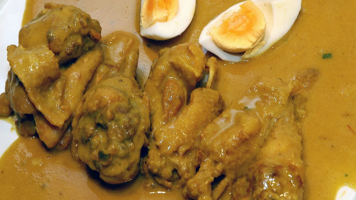 La gallina en pepitoria, el manjar aragonés que ahora puedes preparar en tu cocina 1 Moncloa INGREDIENTES CLAVE DE LA PEPITORIA: UNA COMBINACIÓN DE SABORES ARAGONESES