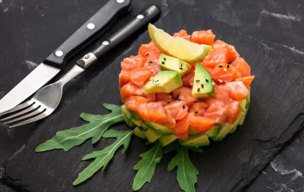 La tarta de salmón y aguacate perfecta para cenar en tiempo récord y sin complicaciones 2 Moncloa PREPARACIÓN DE LA TARTA: UNA RECETA SENCILLA Y RÁPIDA