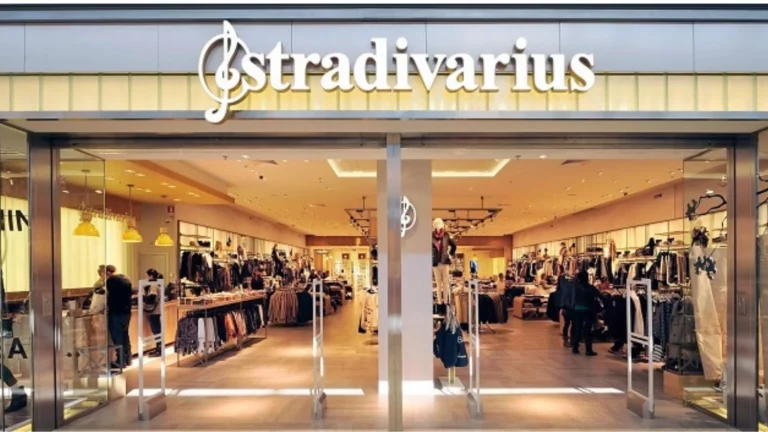 Stradivarius ya tiene el conjunto vaquero perfecto y 'low cost' para esta temporada. Fuente propia