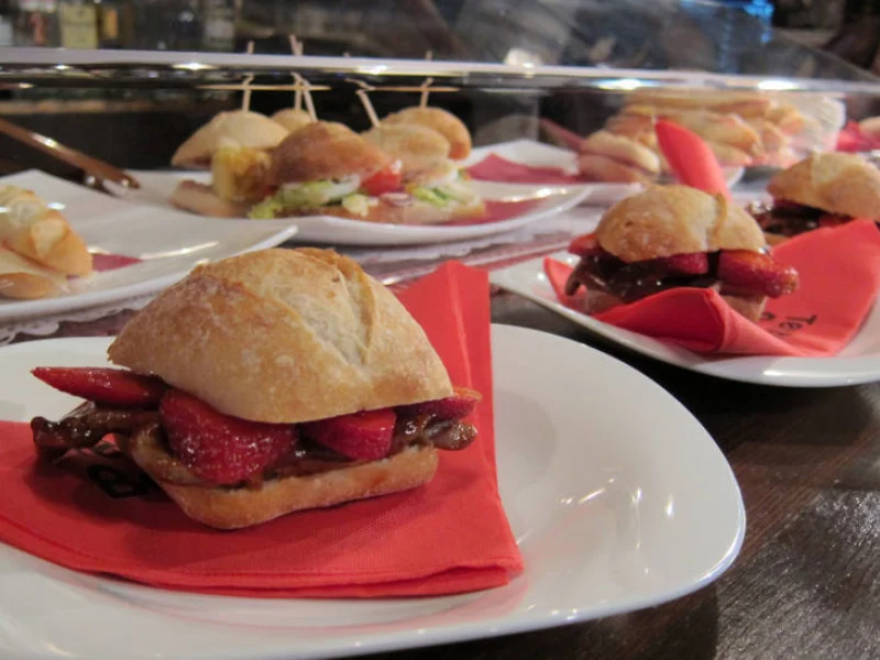 Critican en TikTok los bocadillos españoles y desatan una ola de enfado en redes 2 Moncloa Más allá de los bocadillos españoles