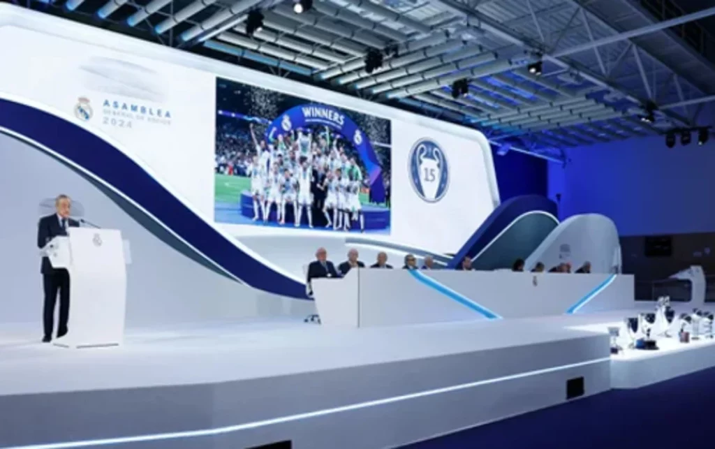 Faltas de respeto de socios del Real Madrid hacia «Ruido del Bernabéu» ante Florentino Pérez 1 Moncloa Florentino Pérez, presidente del Real Madrid, en la Asamblea General