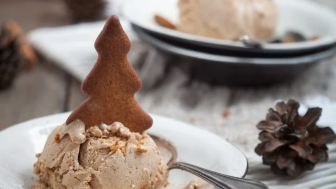 Helado de turrón navideño fácil y saludable en 10 minutos y con solo dos ingredientes 2 Moncloa El toque final: congelación y presentación