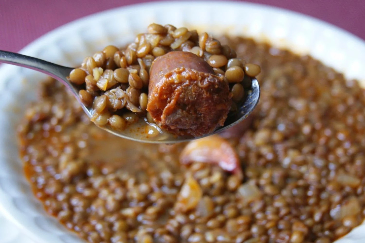 La receta de lentejas a la gallega que te calienta en invierno y está llena de proteínas 1 Moncloa lentejas con chorizo y tocino arzak Moncloa