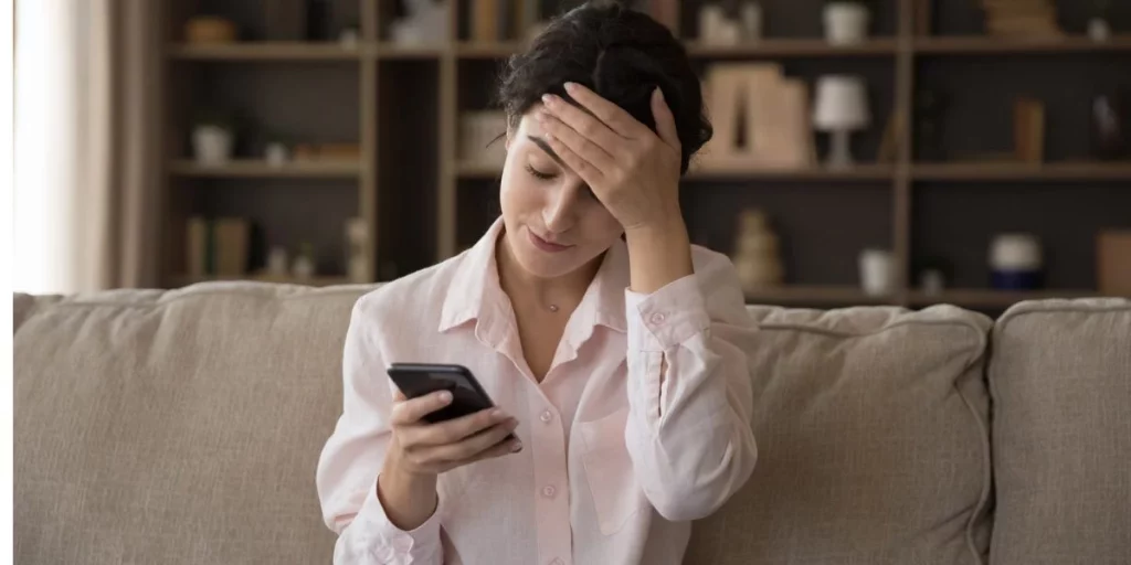 La OCU alerta sobre mensajes de la DGT que podrían robarte datos personales 2 Moncloa Lo que debes hacer si ya diste información