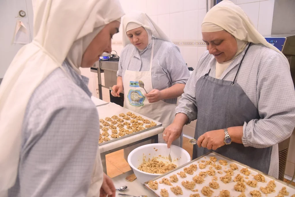 Las monjas de Belorado piden adoptar gallinas y su falso obispo se lanza a comprar fincas 1 Moncloa 004 Moncloa