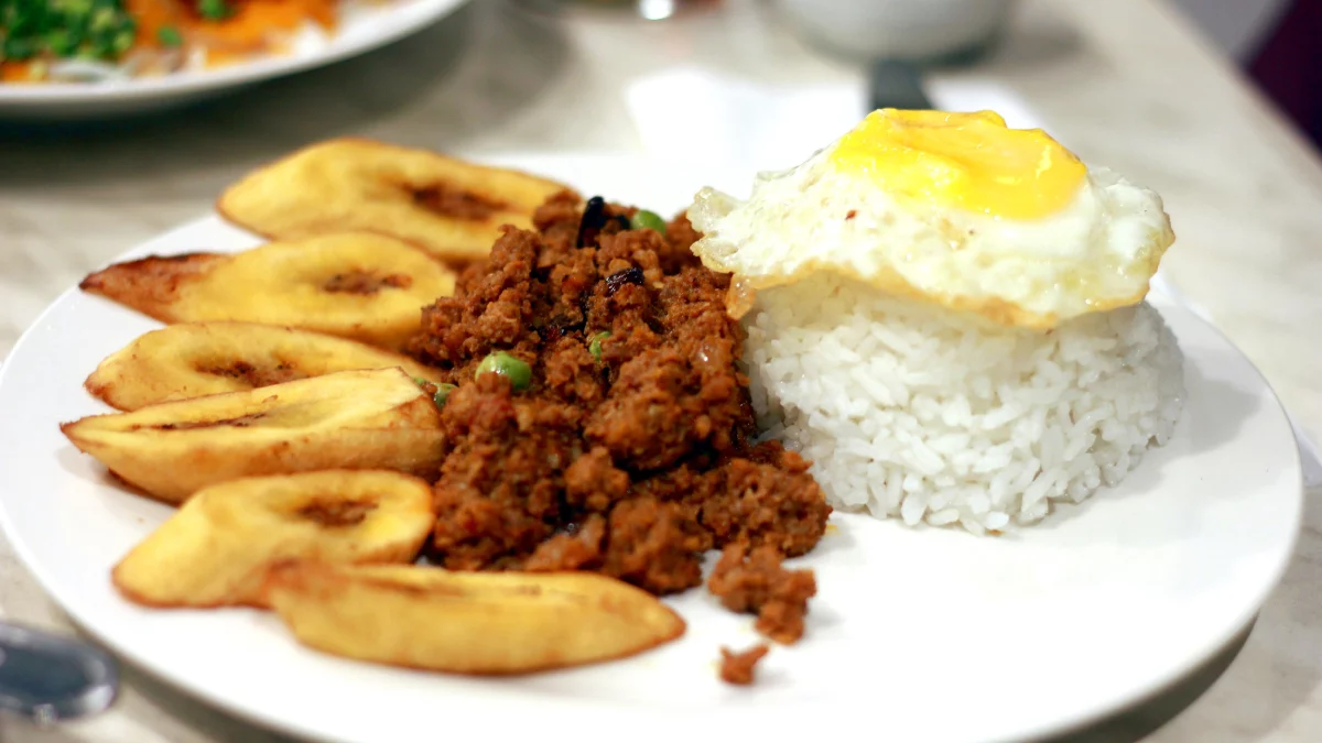 Arroz a la cubana con plátano frito, el clásico español que nunca defrauda 4 Moncloa DISFRUTANDO DEL ARROZ A LA CUBANA EN CASA