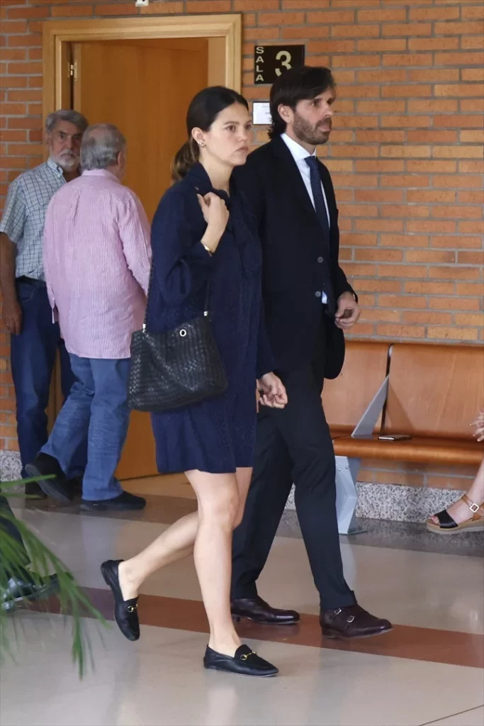 EuropaPress 5346869 isabelle junot alvaro falco entran misa tanatorio paz donde procedera Moncloa