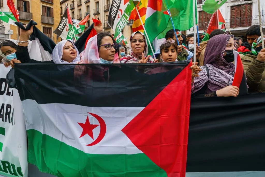 EuropaPress 5867352 march 26 2022 madrid spain demonstrators with flags of western sahara take Moncloa