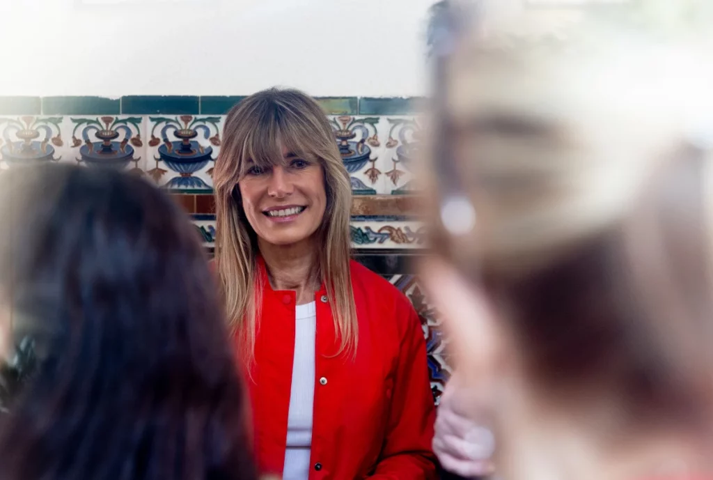 Caso Begoña Gómez: las acusaciones populares instan al juez Peinado prorrogar la investigación 1 Moncloa Begoña Gómez, la mujer del presidente del Gobierno, imputada por cuatro delitos