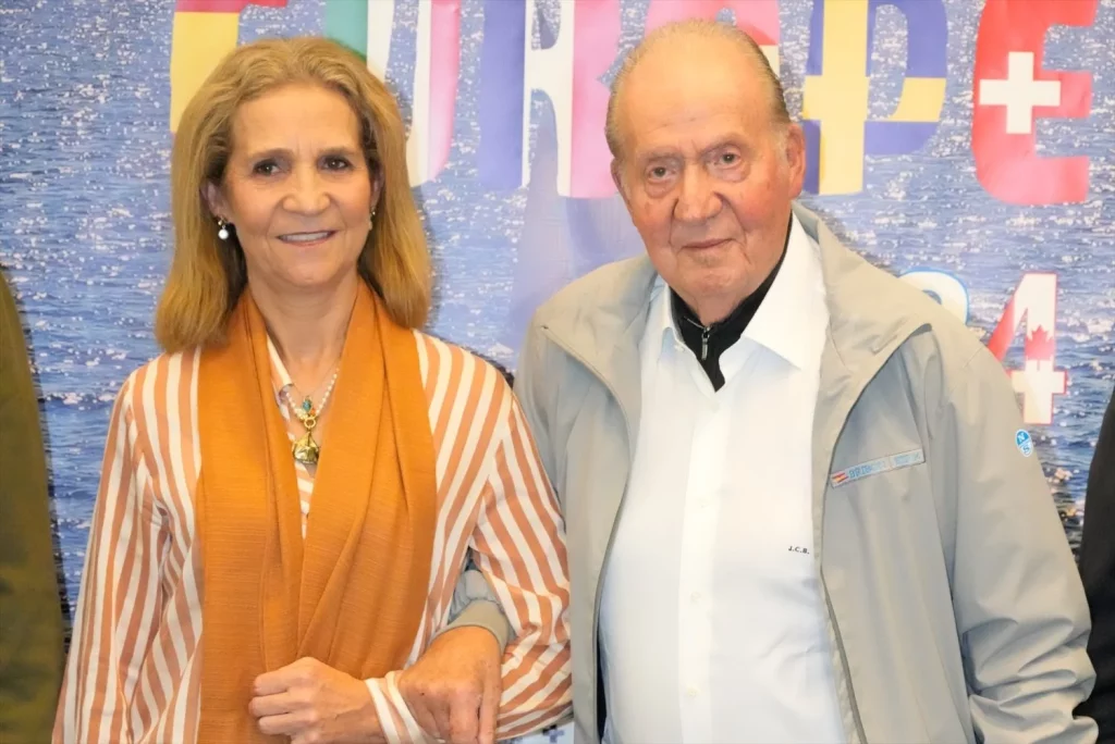 EuropaPress 6259893 rey juan carlos infanta elena acuden entrega trofeo xacobeo real club Moncloa