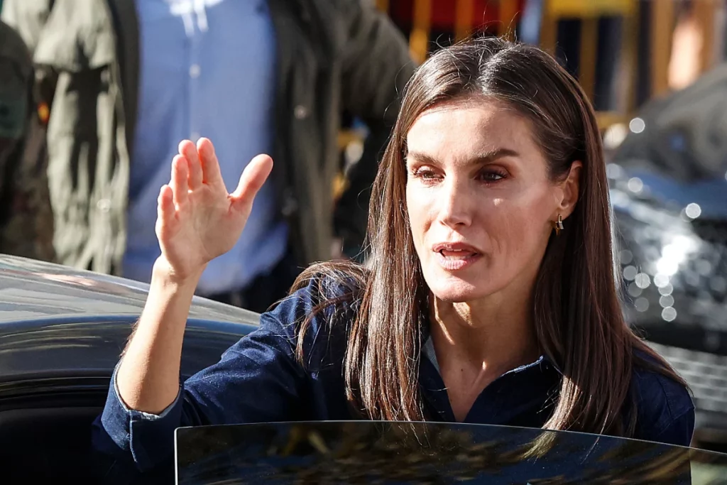 Las 25 mujeres más influyentes en España 2 Moncloa La Reina Letizia en una de sus visitas a las zonas afectadas en Valencia