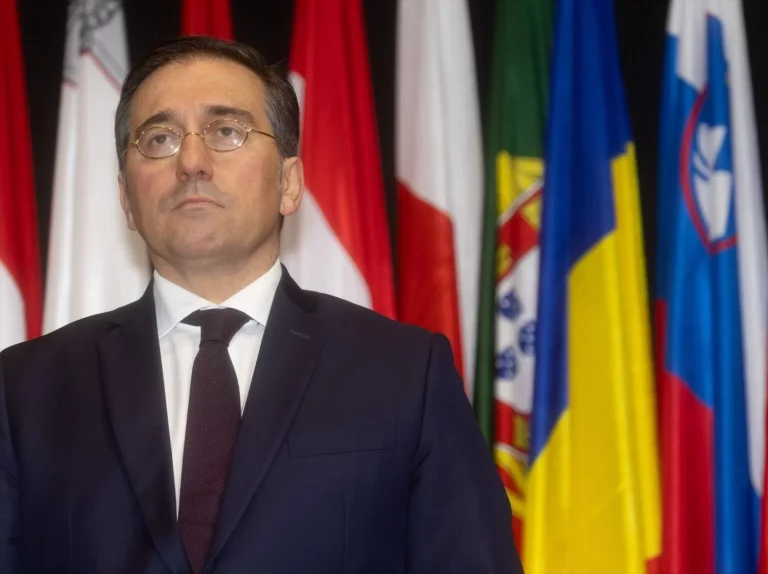 Albares defiende que España ya alcanza el 2% del PIB en gasto de defensa