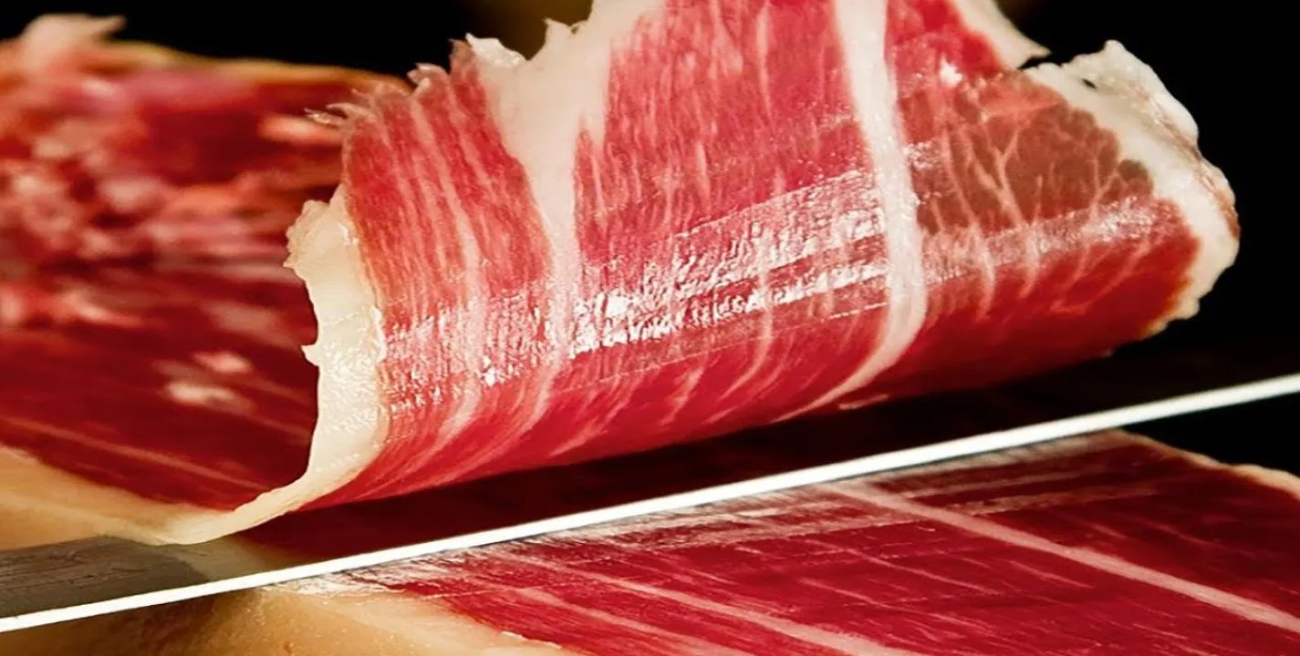 Un experto en jamón revela el único truco que necesitas para acertar esta Nochevieja 3 Moncloa LA TÉCNICA DE CORTE DEL JAMÓN PARA UNA DEGUSTACIÓN PERFECTA