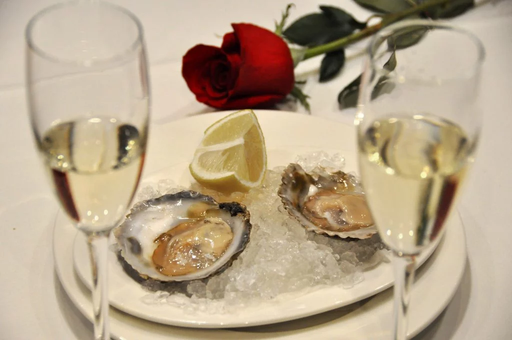 Navidad encarece estos 3 alimentos imprescindibles, adelántate y cómpralos hoy 3 Moncloa CHAMPÁN: EL TOQUE FINAL PARA LAS CELEBRACIONES