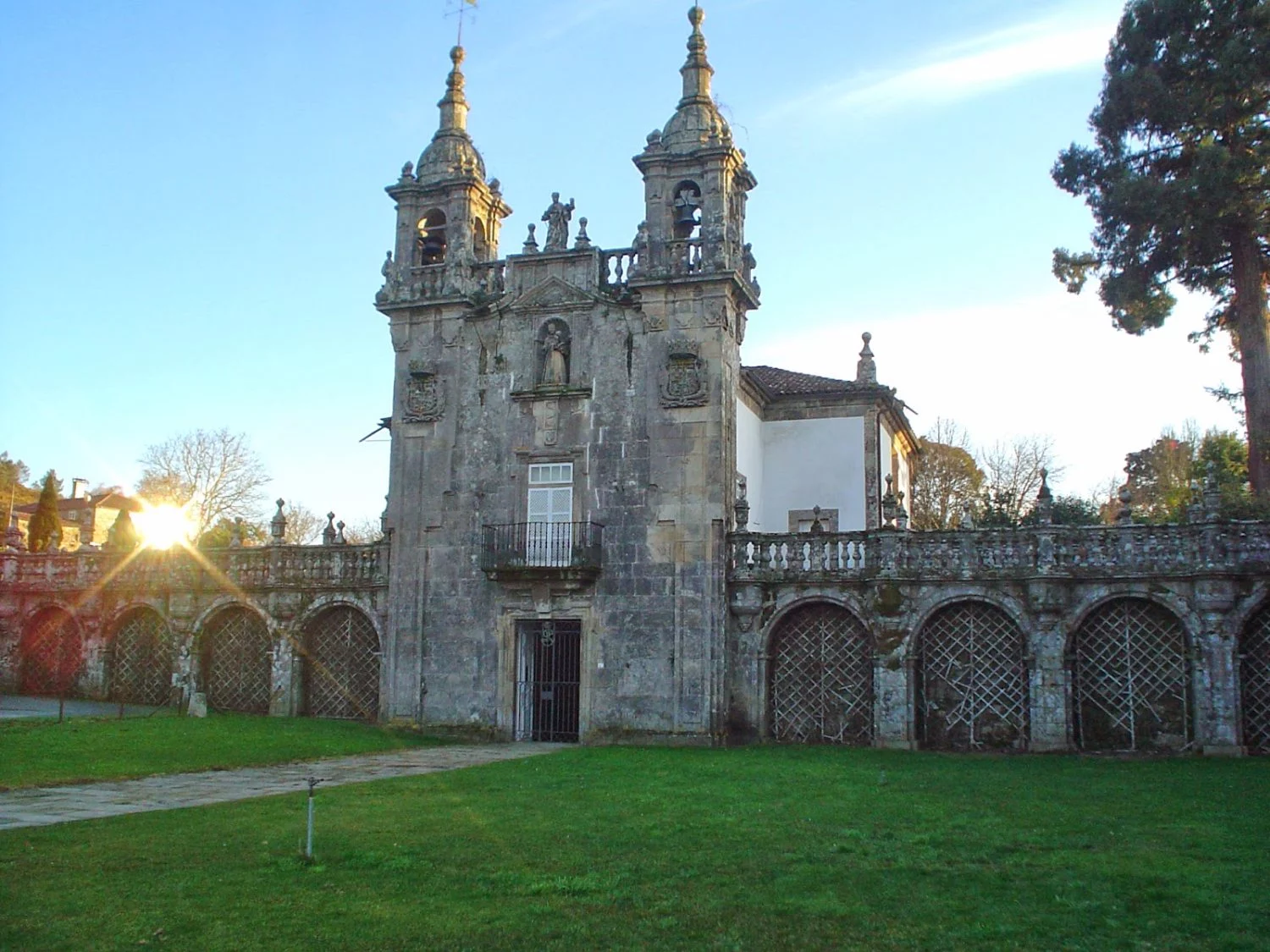 Así es el ‘Versalles gallego’ que pocos conocen y que está a un paso de Santiago de Compostela 2 Moncloa UN PATRIMONIO RICO EN HISTORIA