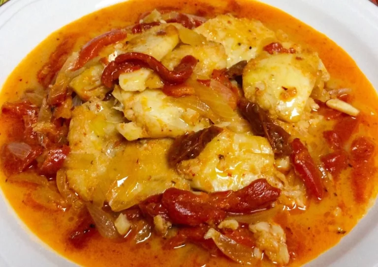 Esta receta catalana de bacalao desmigado lleva siglos sirviéndose fría y casi nadie la pide fuera de Cataluña