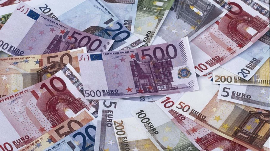 La cifra que el Banco de España recomienda tener en efectivo en casa podría sorprenderte 1 Moncloa LA IMPORTANCIA DE TENER EFECTIVO EN CASA