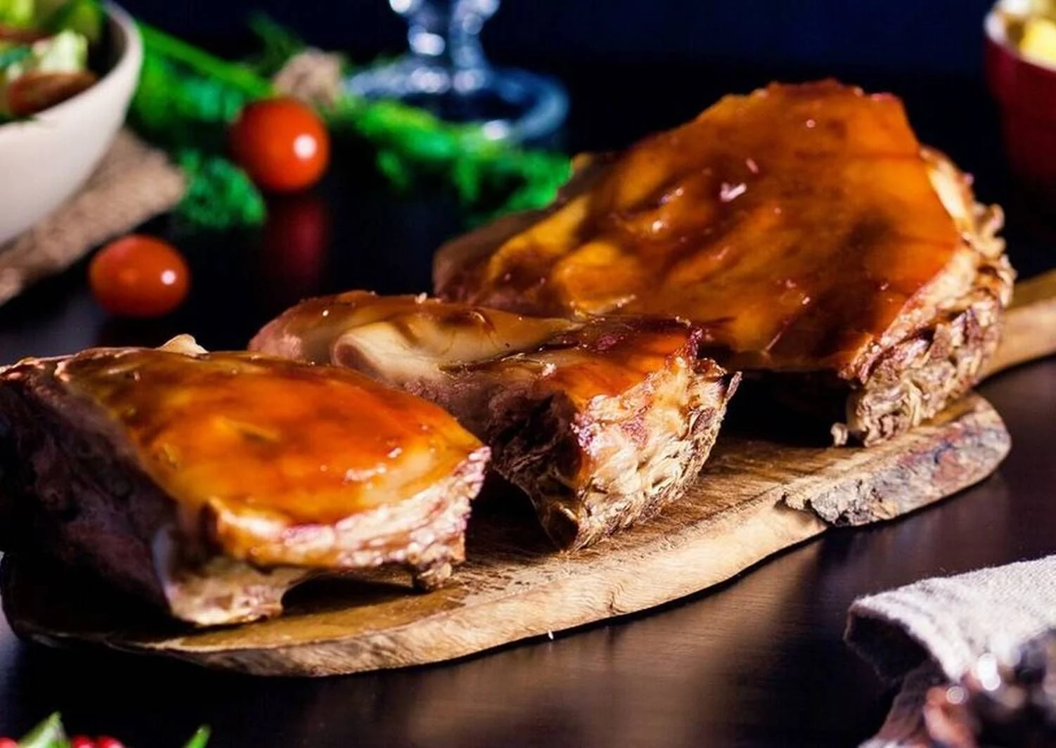 El secreto Michelin que hará que tu cochinillo sea legendario 2 Moncloa LA PREPARACIÓN DEL COCHINILLO: TÉCNICAS QUE MARCAN LA DIFERENCIA