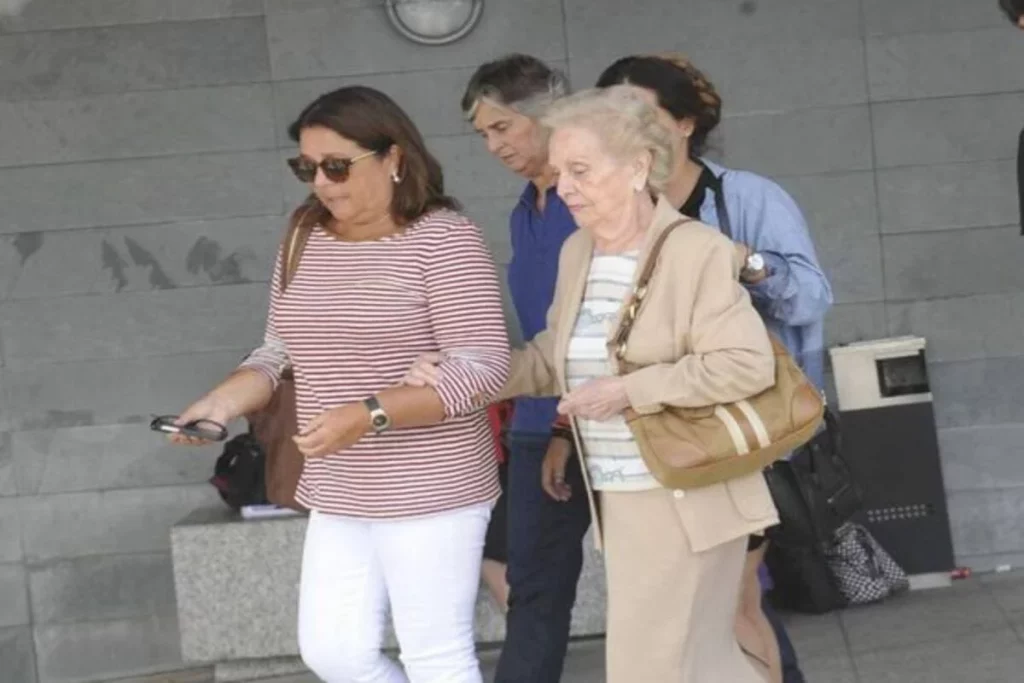 Quién es quién en la familia de Amancio Ortega, la saga de Inditex 1 Moncloa Primitiva Renedo y su hija Dolores Ortega, accionistas de Inditex.