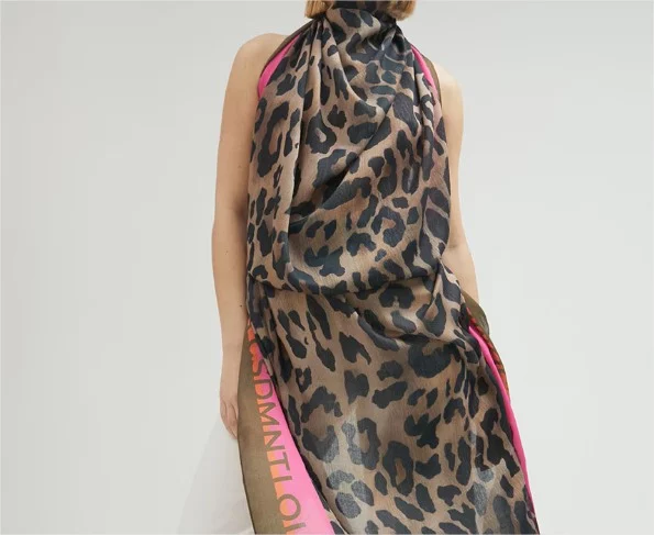 Bimba y Lola, Lola Casademunt y muchas marcas más en El Corte Ingles son perfectas para regalar estas navidades 6 Moncloa fular Moncloa