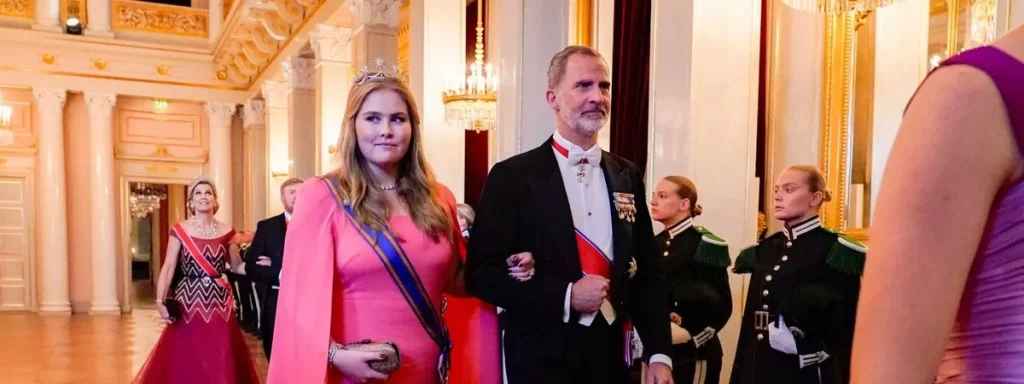 La decisión que dejó a Leonor y Sofía fuera del cumpleaños de Amalia de Holanda 1 Moncloa La conexión personal entre Amalia y la Casa Real