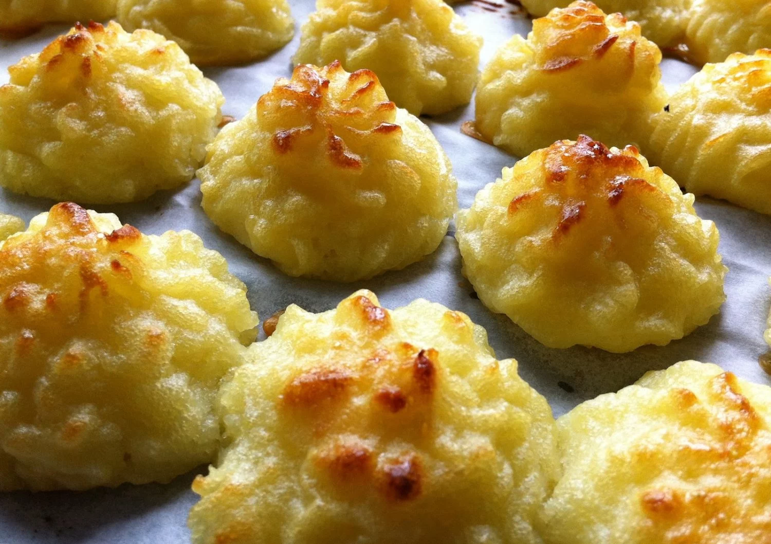 El lujo está en los detalles, prueba estas patatas duquesa y sorprende a todos 1 Moncloa LA RECETA CLÁSICA DE PATATAS DUQUESA: UN PLATO ELEGANTE Y DELICIOSO
