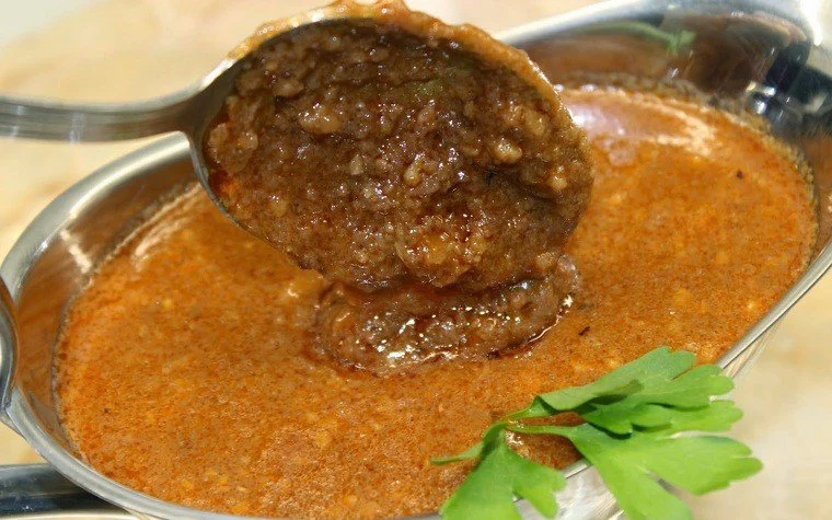 La receta de salsa balandra que cambiará para siempre la forma en que disfrutas el pescado 4 Moncloa COMBINACIONES PERFECTAS: CÓMO UTILIZAR LA SALSA BALANDRA