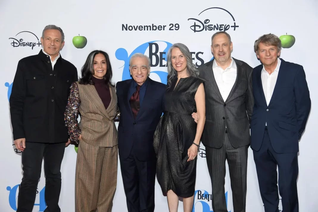 Un documental realizado por un grupo de fanáticos, dedicado al resto de los seguidores de la banda