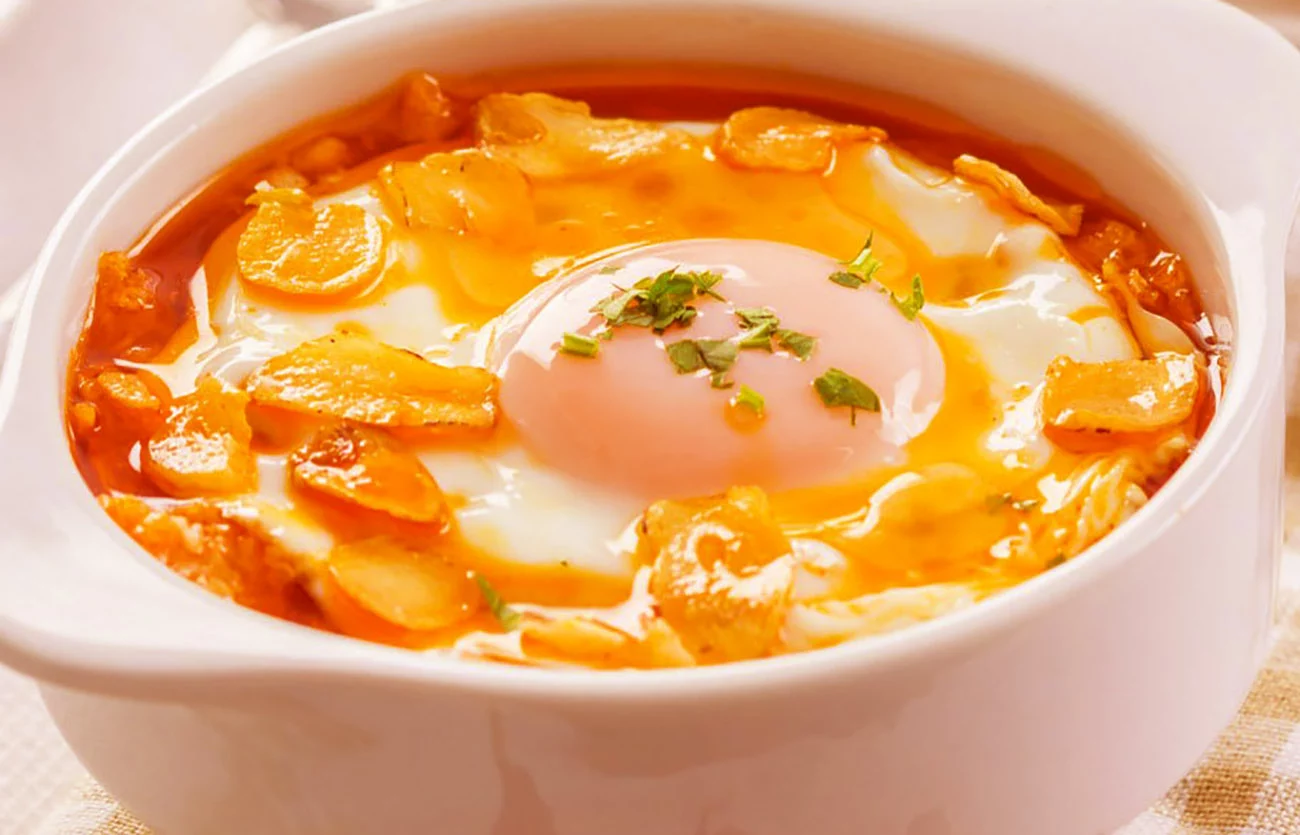 Cómo hacer la auténtica sopa castellana con la receta tradicional, explicada paso a paso 3 Moncloa LA IMPORTANCIA DE LOS TOQUES FINALES