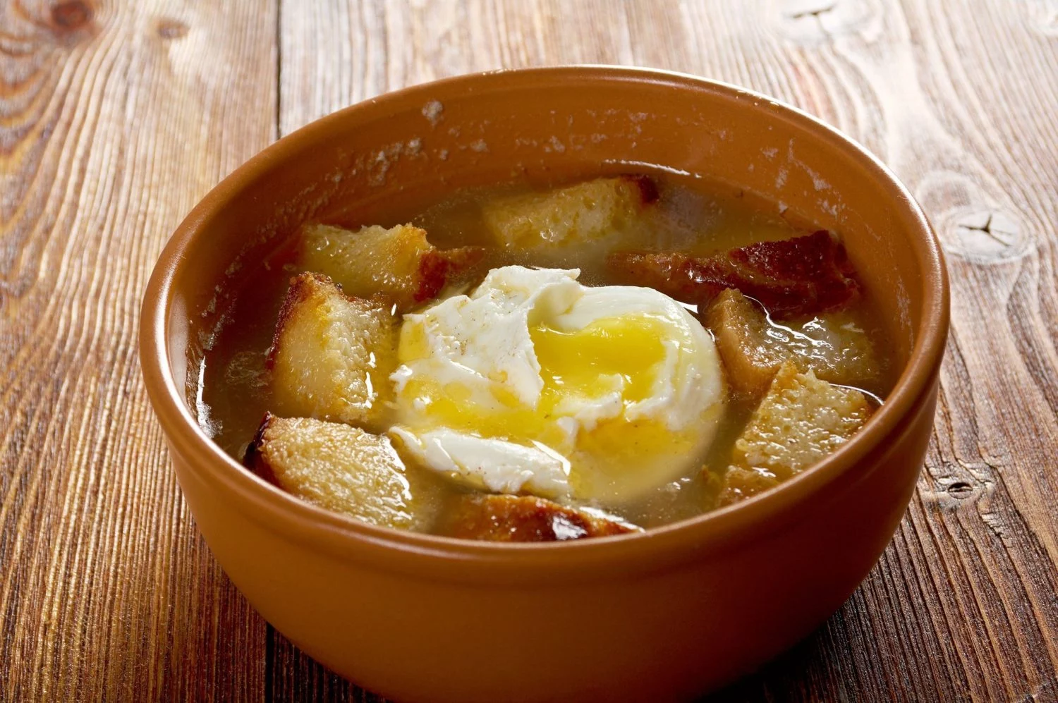 Cómo hacer la auténtica sopa castellana con la receta tradicional, explicada paso a paso 4 Moncloa DISFRUTANDO DE LA SOPA CASTELLANA EN CUALQUIER OCASIÓN