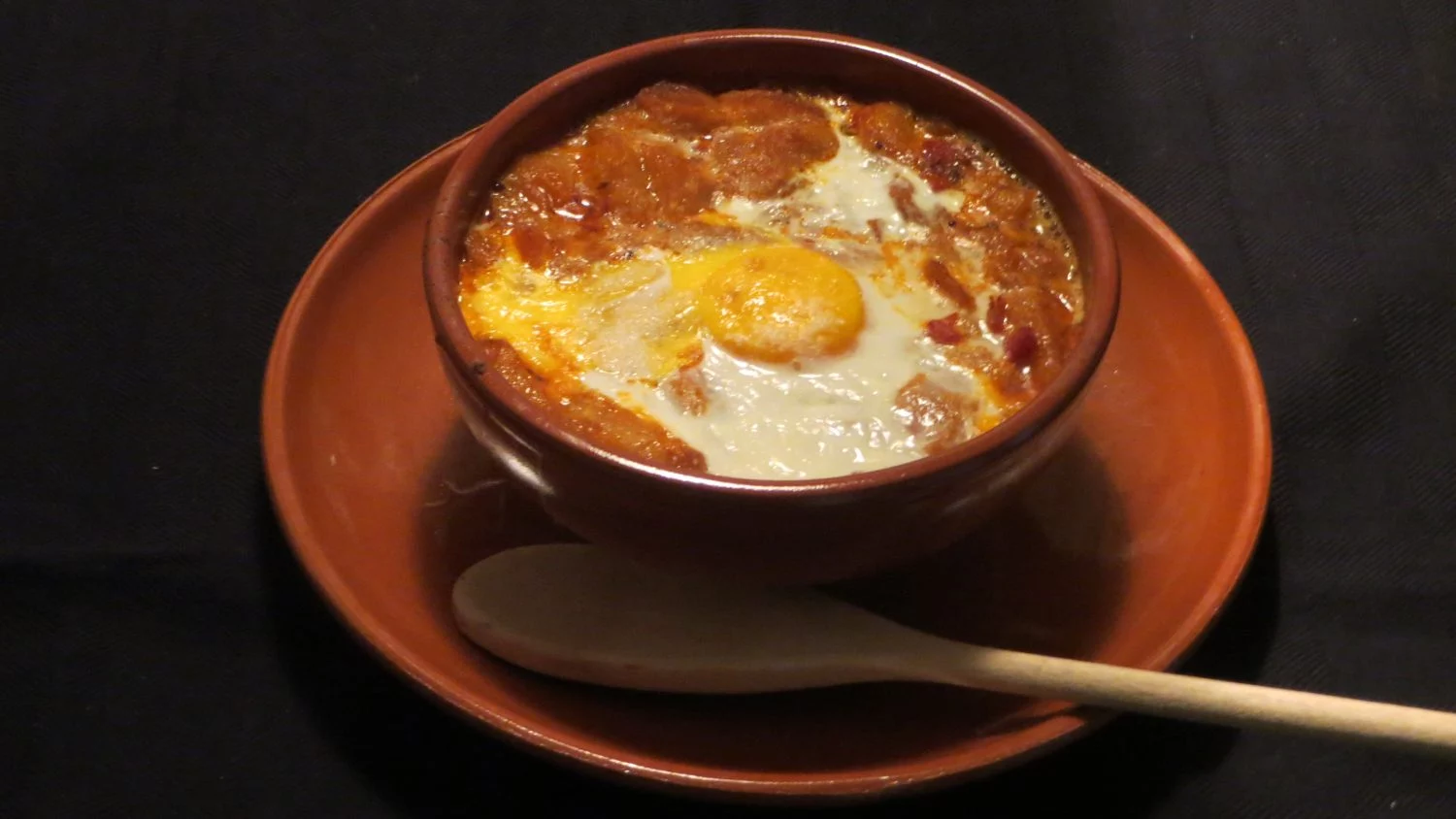 Cómo hacer la auténtica sopa castellana con la receta tradicional, explicada paso a paso 1 Moncloa INGREDIENTES ESENCIALES PARA UNA SOPA CASTELLANA PERFECTA