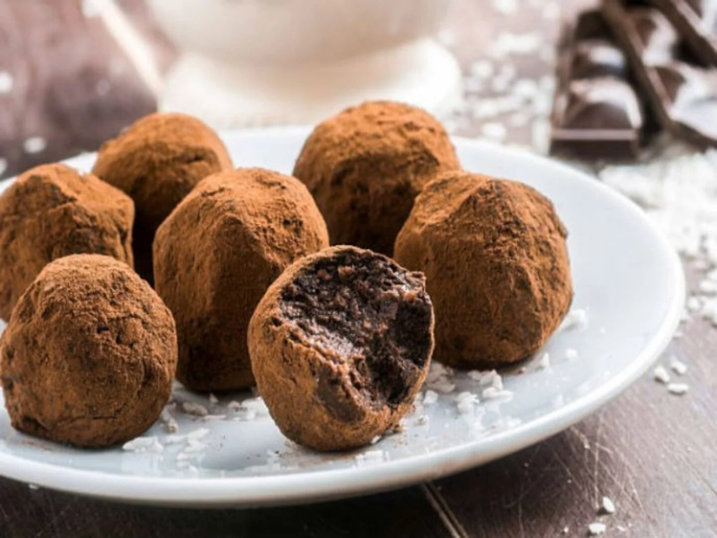 ¿Tres ingredientes y 5 minutos? Así se hacen las trufas de chocolate perfectas 1 Moncloa LOS INGREDIENTES CLAVE PARA LAS TRUFAS DE CHOCOLATE PERFECTAS