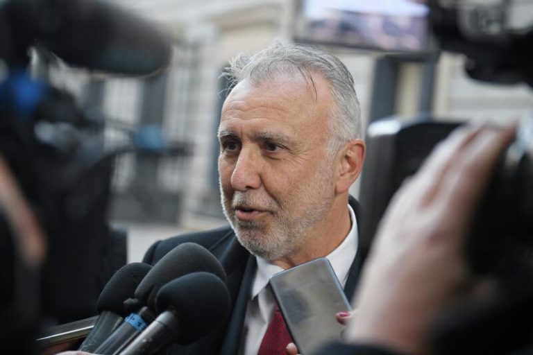 Torres acusa a Clavijo de «atacar injustamente» al Gobierno por la falta de acuerdo en migración