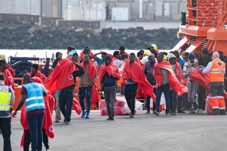 Más de 360 migrantes han llegado de forma irregular a España en el primer día del año 2025
