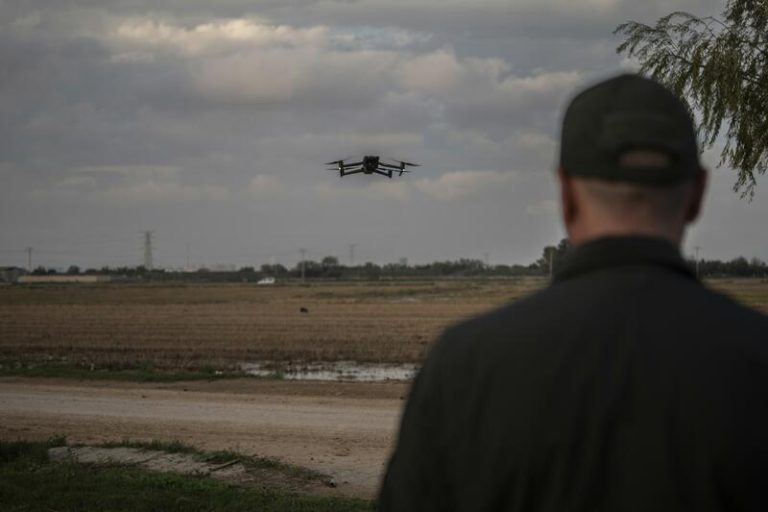 La búsqueda de los tres desaparecidos por la dana se centra en ríos y mar, «mucho más allá» de donde desaparecieron